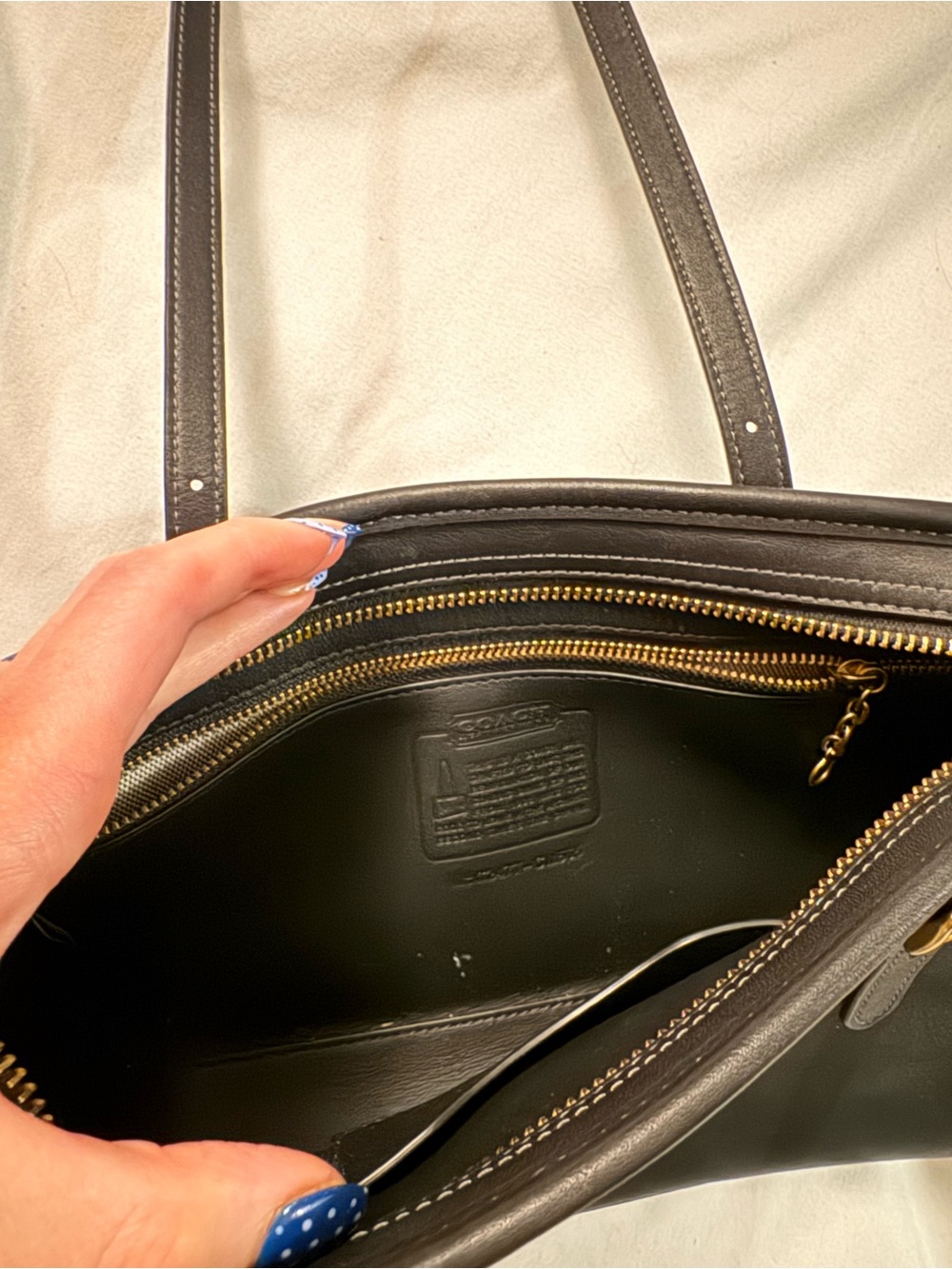 Coach Swing Zip - Picture 6 of 6
